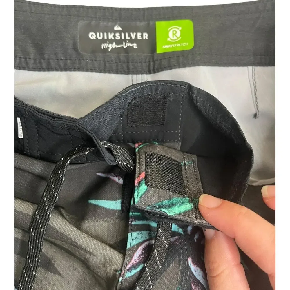 Quiksilver High Line stretch black gray floral leaf print boys size 28 14Y